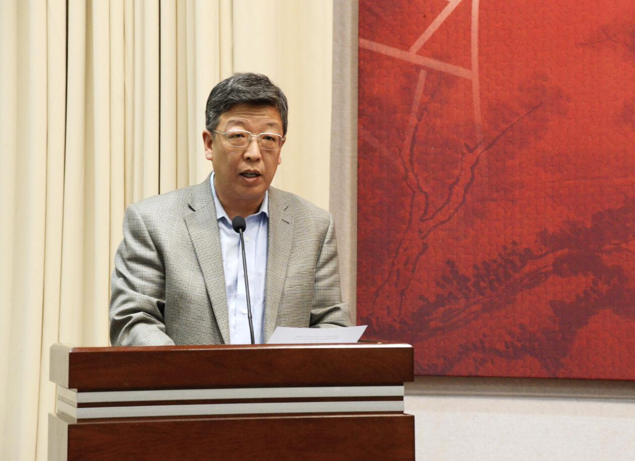校党委书记荆洪阳致辞
